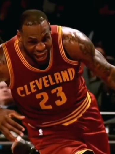 老詹這恐怖的大體格，完美詮釋什么叫“人型坦克”！