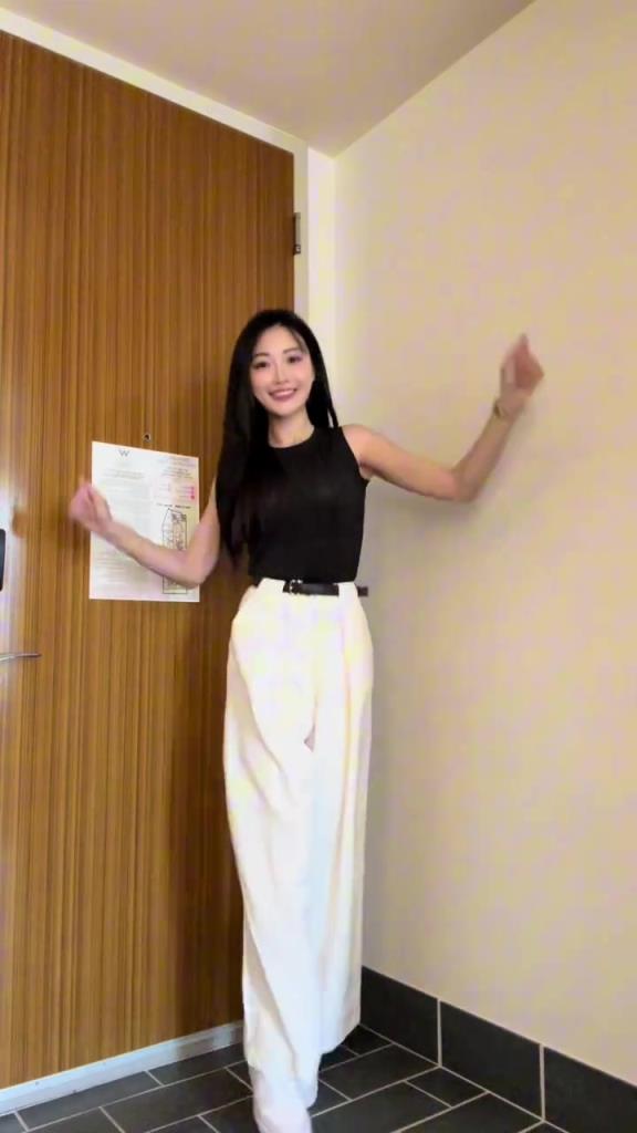 孟超曬自拍：常規(guī)賽正式收官啦，咱們季后賽見(jiàn)啦！